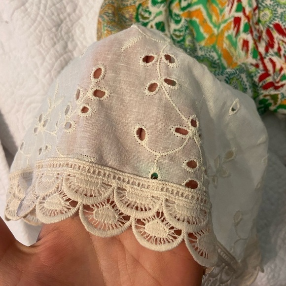 Prodotto Made In Italy Eyelet Floral Blouse - Picture 6 of 7